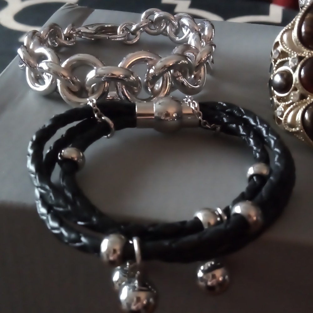 Jewelry - Picture 2 of 4